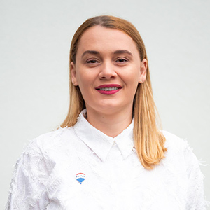 Paula Vizeteu